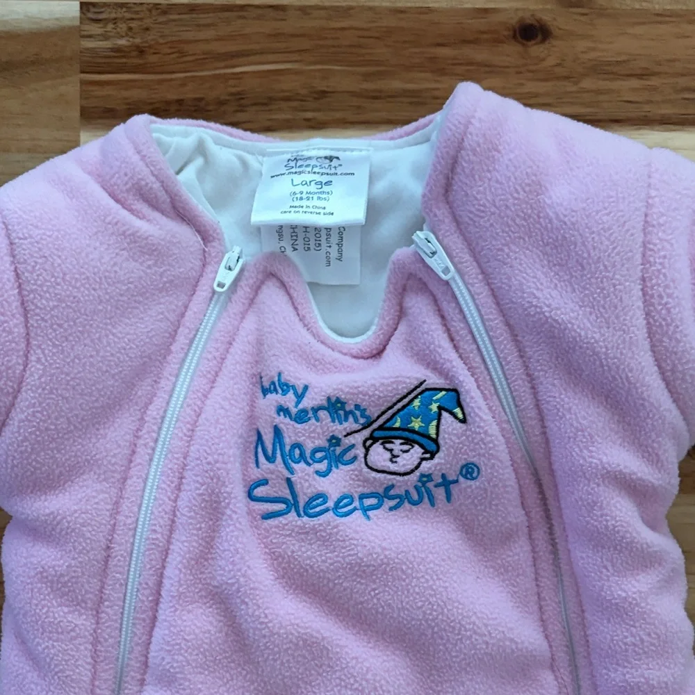 Merlin Magic Sleepsuit Pink 6-9 months 18-21 lbs - Picture 2 of 2